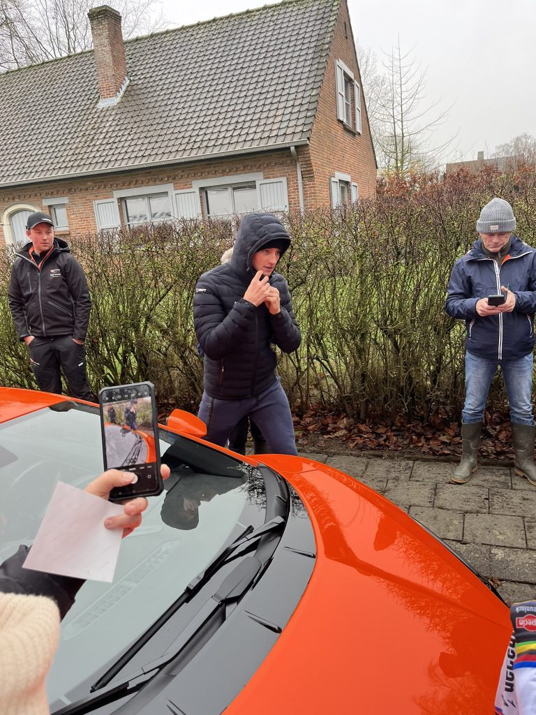 Van der Poel y su Lamborghini