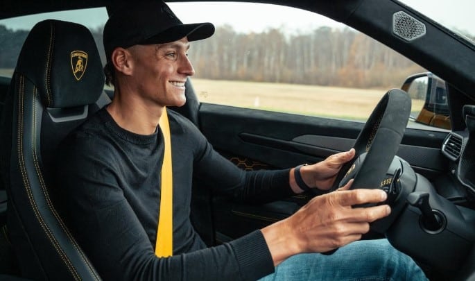 Van der Poel en un Lamborghini