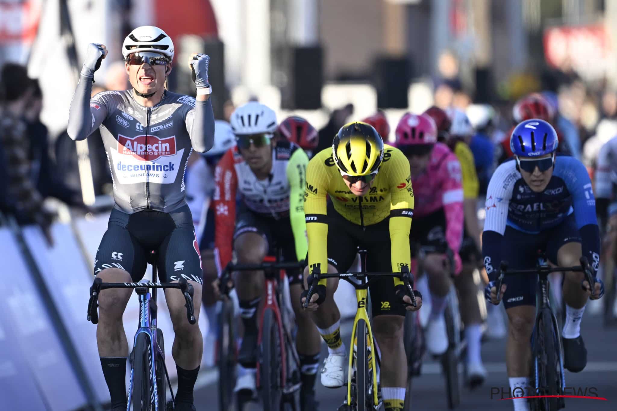 Jasper Philipsen (Alpecin) al ganar Kuurne-Brussel-Kuurne 2025.