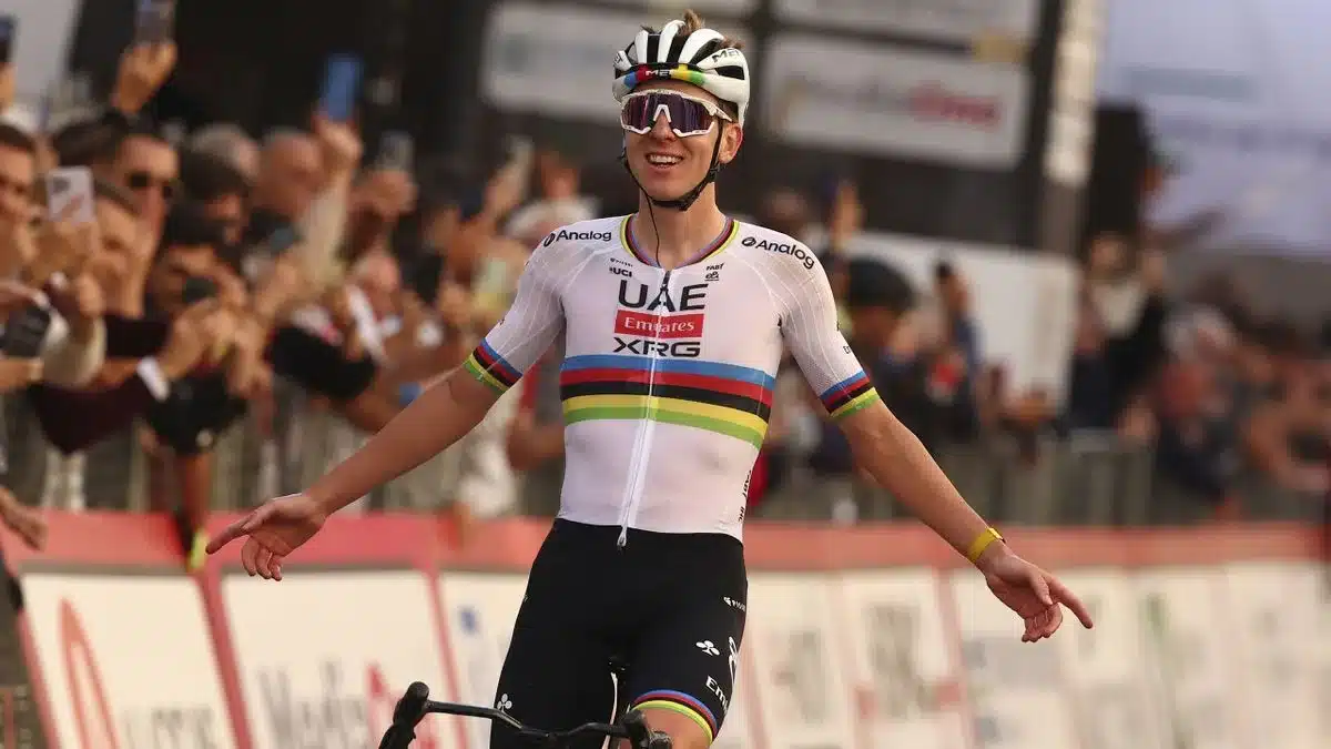 Pogacar cumple su promesa, y gana en solitario Tre Valli Varesine 2025