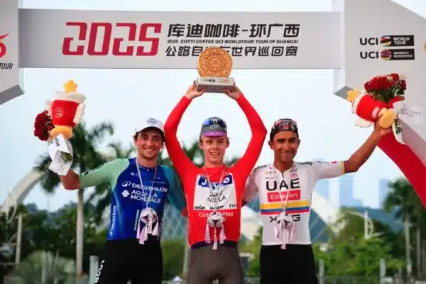 Paul Double, Jhonatan Narváez, Victor Lafay en el Tour de Guangxi 2025