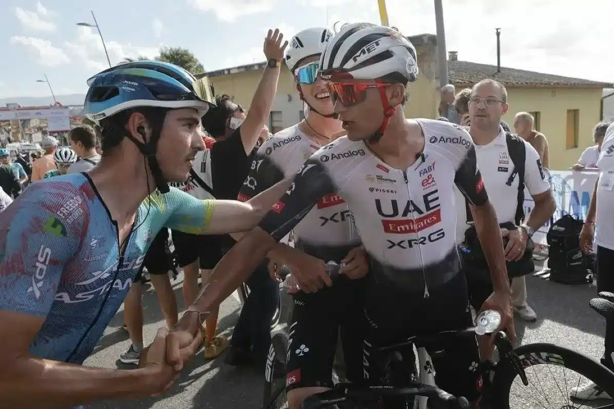 Scaroni (XDS Astana) y Del Toro (UAE)