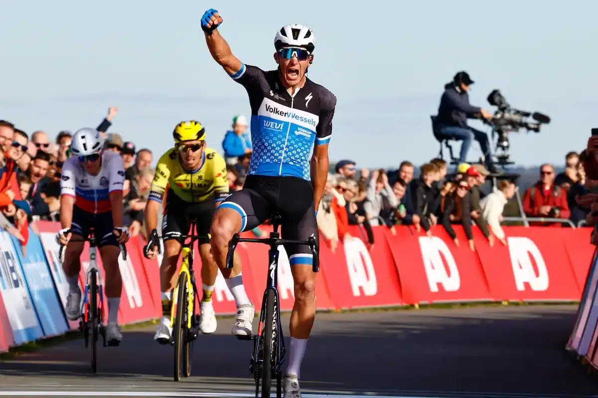 Timo de Jong, Laporte y Kubis en el Tour de Holanda