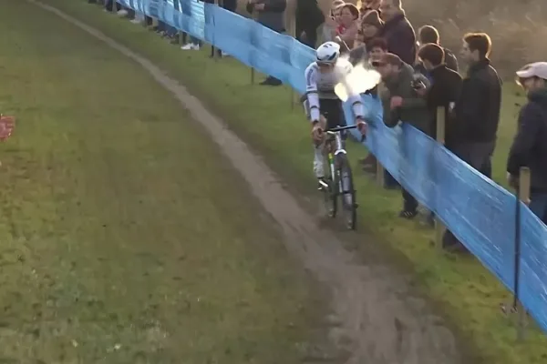 Nueva agresión contra Van der Poel en una carrera