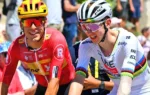 Tobias Johannessen (Uno-X) y Tadej Pogacar (UAE) en el Tour de France 2025