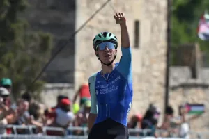 Bisiaux, de ganarle a Del Toro a liderar en La Vuelta