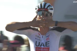 Con ayuda del jurado, UAE y Christen vencen el AlUla Tour