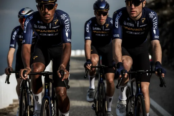 Ciclistas del Pinarello Q36.5 Pro Cycling (Q36.5)