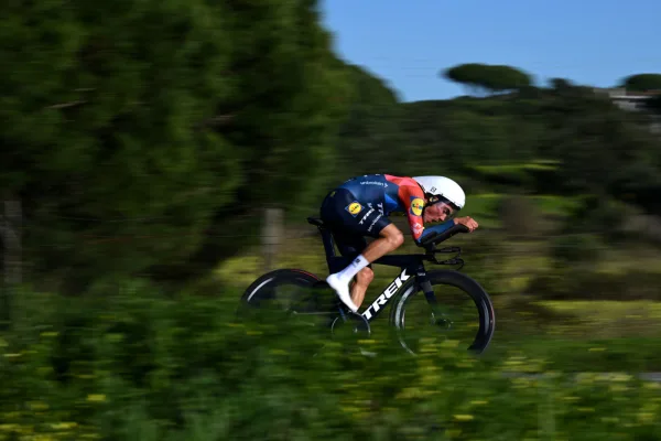 Juan Ayuso (Lildl-Trek) en la contrarreloj de la tercera etapa de la Volta ao Algarve 2026