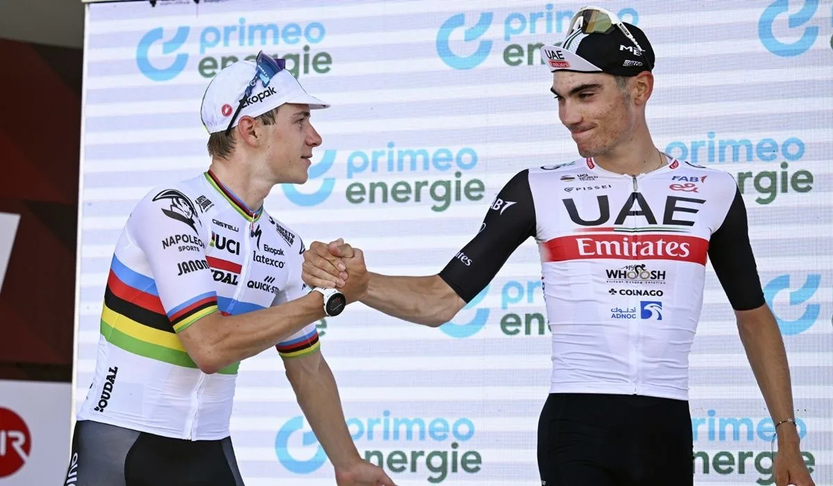 Remco Evenepoel y Juan Ayuso en el Tour de Suiza 2023.