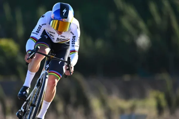 Remco Evenepoel (Red Bull) en la contrarreloj de la segunda etapa de la Volta Comunitat Valenciana 2026