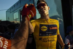 “Cuando Del Toro tuvo que trabajar lo hizo y Ayuso no”: leyenda española sin pelos en la lengua