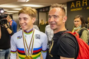 “Ya no le pregunto cómo le fue en la carrera”: el padre de Remco elige no interferir más