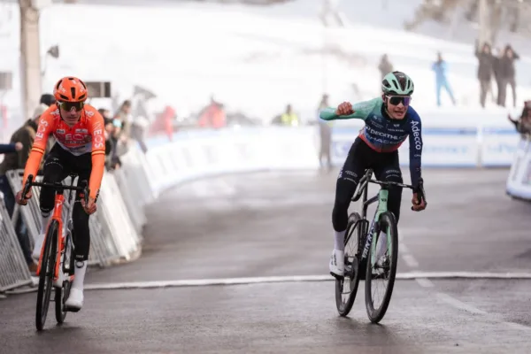 Matthew Riccitello (Decathlon CMA CGM) vence a Carlos Rodríguez (INEOS) en la segunda etapa del Tour de la Provence 2026