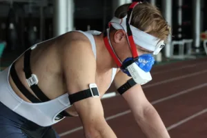 Jefe de rendimiento de UAE duda del vo2max del triatleta récord