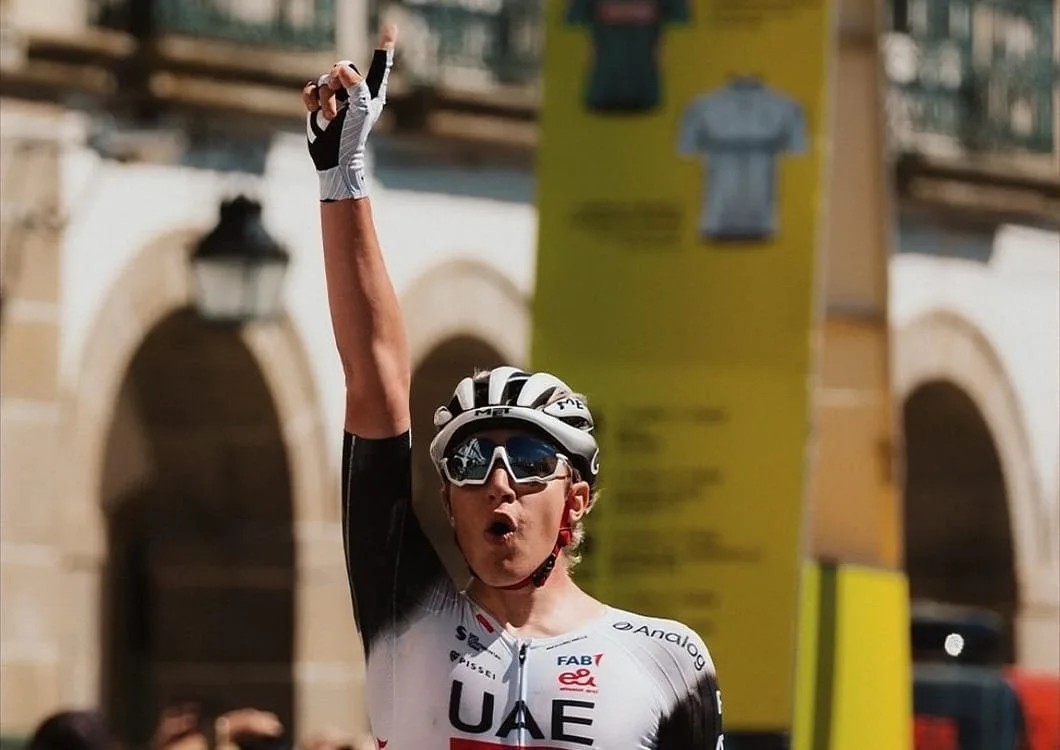 Luca Giaimi al ganar etapa en la Volta ao Antalejo 2025