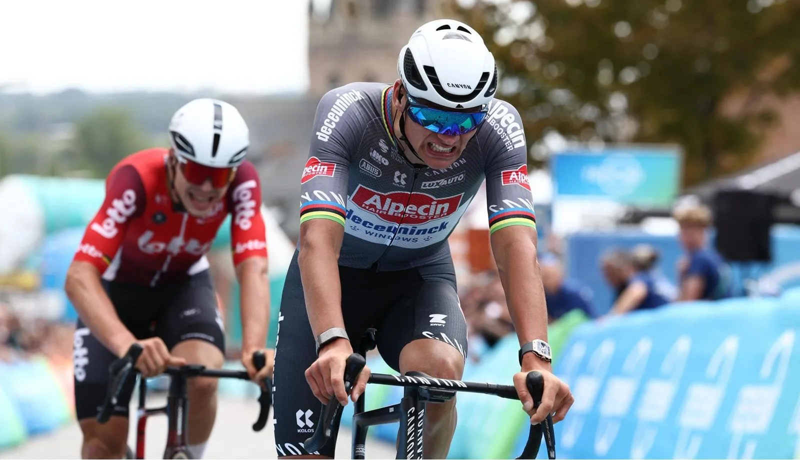 Arnaud de Lie (Lotto) y Mathieu van der Poel (Alpecin) en el Renewi Tour 2025