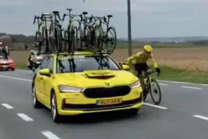 Visma se disculpa tras polémico incidente que derivó en la descalificación de un corredor