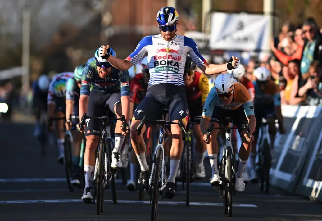 Jordi Meeus (Red Bull) vence Le Samyn 2026