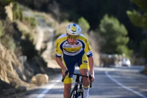 Sufre un accidente entrenando y lo encuentran en la zanja de un bosque