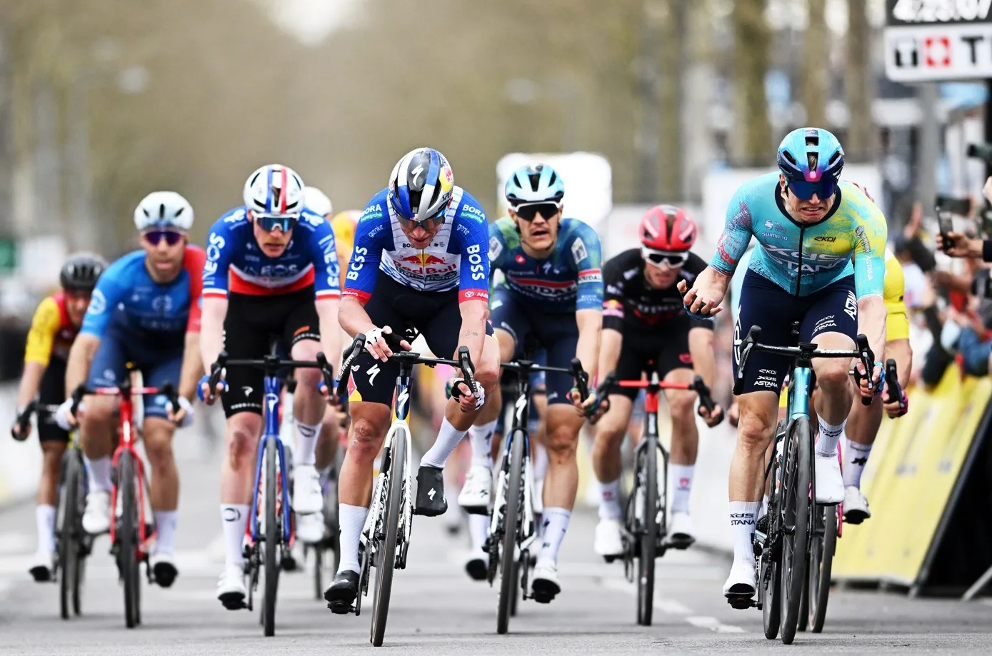 Max Kanter (XDS Astana) gana la segunda etapa de París-Niza 2026