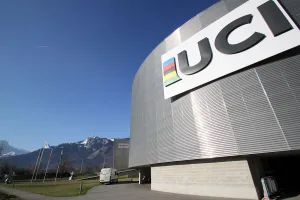 Un grupo de billonarios pone en jaque a la Unión Ciclista Internacional