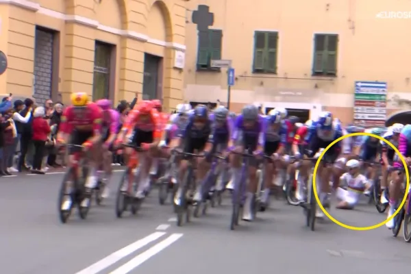 El accidente de Tadej Pogacar en Milano - San Remo 2026