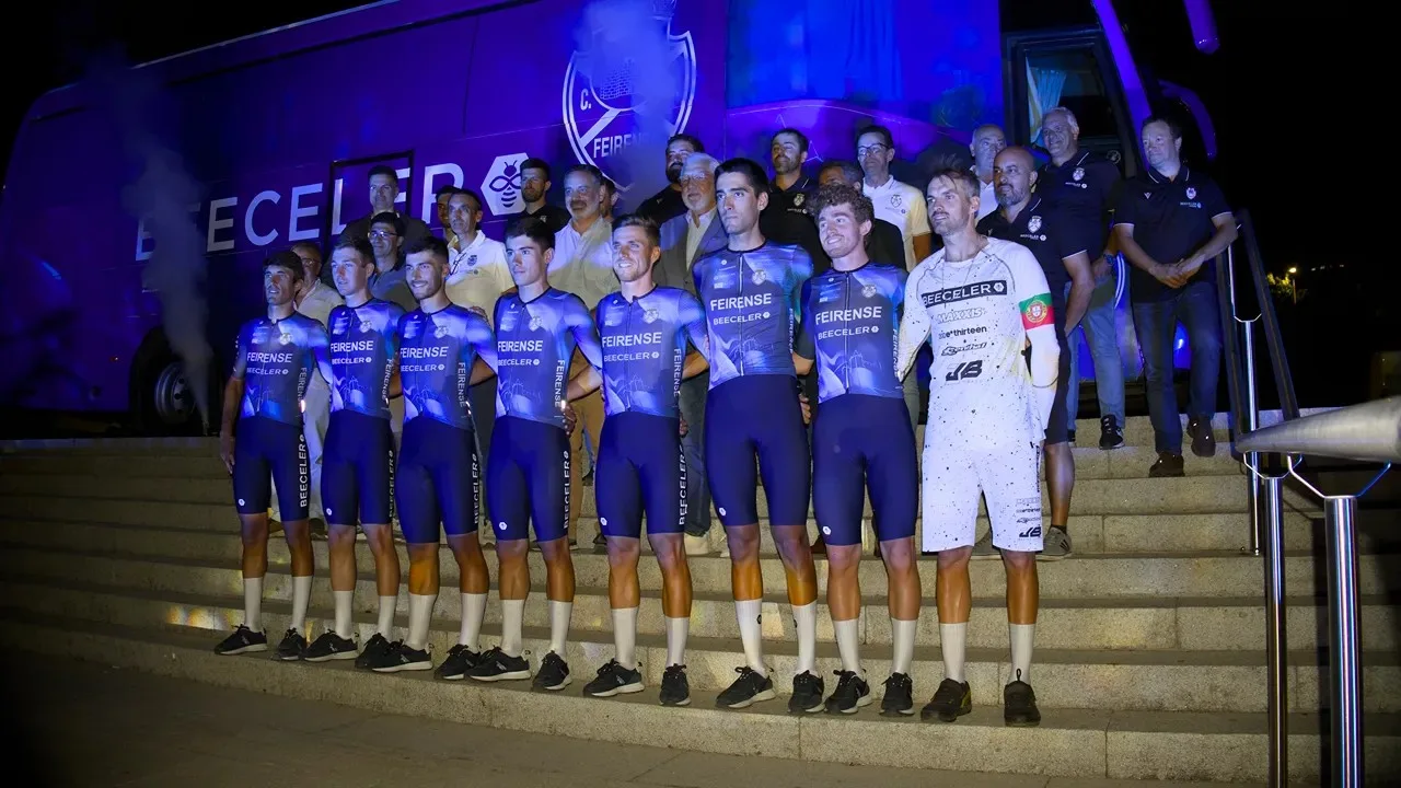 El equipo Feirense Beeceler para la Volta ao Portugal 2025