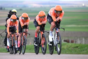 París-Niza: Vingegaard obligado a recortarle a Ayuso tras mediocre crono por equipos de Visma