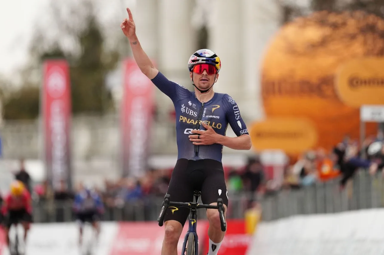 Tom Pidcock (Pinarello - Q36.5) gana Milano-Torino 2026