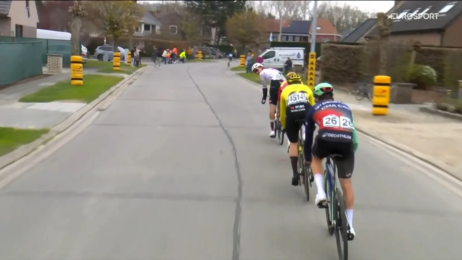 Los perseguidores de la E3 regalaron la carrera