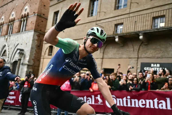 Paul Seixas (Decathlon CMA CGM) tras terminar detrás de Tadej Pogacar en Strade Bianche 2026
