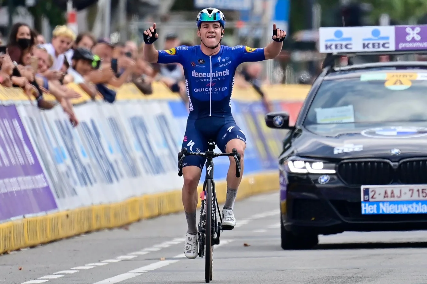 Remco Evenepoel al ganar la Brussels Cycling Classic 2021, una de sus pocas victorias sobre adoquines.