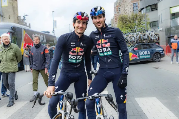 ¿Por qué los gemelos Van Dijke corrieron con los dorsales intercambiados en Roubaix?