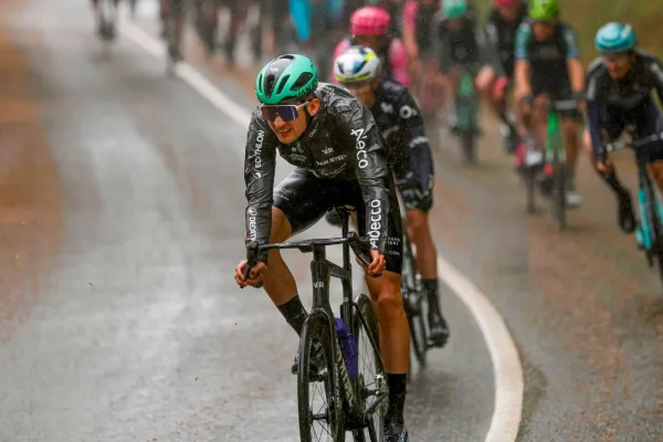 Paul Seixas (Decathlon CMA CGM) en la sexta etapa de Itzulia 2026