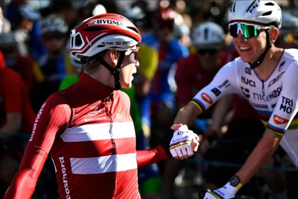 Tadej Pogacar y Jonas Vingegaard en la partida del Campeonato Europeo de Ruta 2025