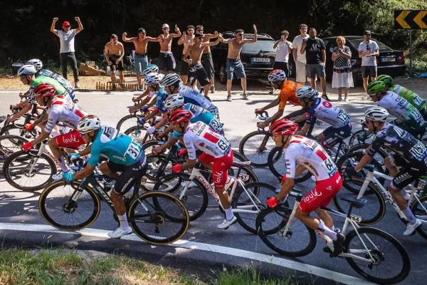 El pelotón en la Volta a Portugal 2025