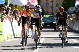 Ciclismo en un minuto: ¡Egan Bernal a la Lieja! El “engaño” de Remco y el drama de Pedersen
