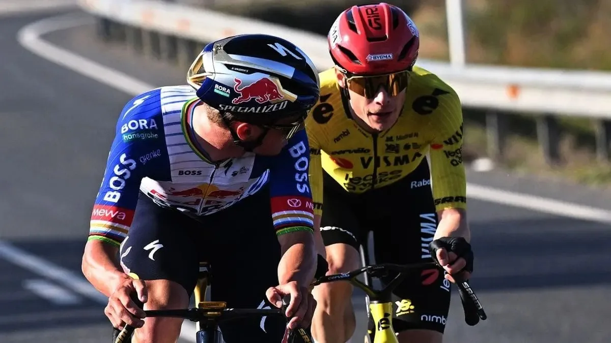 Remco Evenepoel (Red Bull - BORA - hansgrohe) y Jonas Vingegaard (Visma - Lease a Bike) en la tercera etapa de la Volta a Catalunya 2026