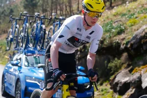 Visma sin chances en Ardenas: 3 lideres baja y novato al mando