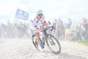 ¿Cuando Pogacar pierde hay una excusa? Ahora habría esprintado con la rueda pinchada