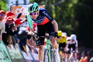 Hinault le recomienda a Seixas que no vaya al Tour y se enfrente a Vingegaard en el Giro