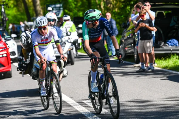 Tadej Pogacar (UAE) y Paul Seixas (Decathlon CMA CGM) en Lieja-Bastoña-Lieja 2026