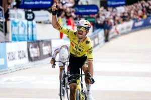 ¿Visma aleja sus temores del futuro? La victoria de Van Aert lo acerca a un nuevo sponsor