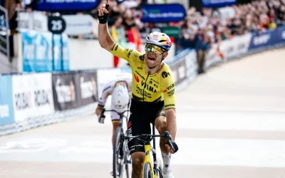 Wout van Aert (Visma - Lease a Bike) triunfa en París-Roubaix 2026