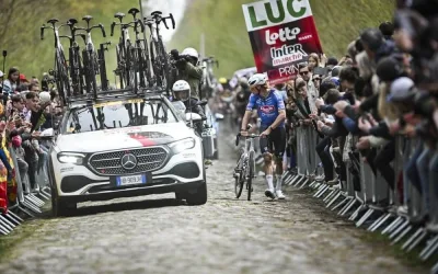 El increíble error de Alpecin y Van der Poel que le costó la Roubaix