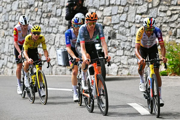 Egan Bernal y Thymen Arensman (Netcompany INEOS) en el Giro d´Italia 2026
