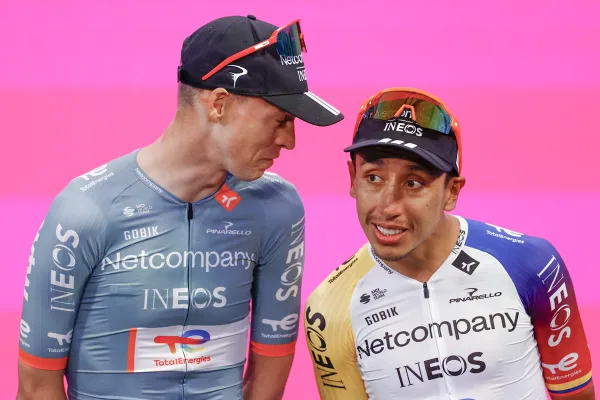 Thymen Arensman y Egan Bernal (Netcompany INEOS) en la presentación de equipos del Giro d´Italia 2026