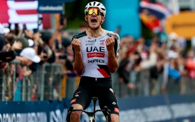 Igor Arrieta (UAE) gana la quinta etapa del Giro d´Italia 2026. (Cor Vos)