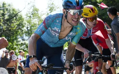Alberto Bettiol (XDS Astana) y Andreas Leknessund (Uno-X) al ataque en la etapa 13 del Giro d´Italia 2026